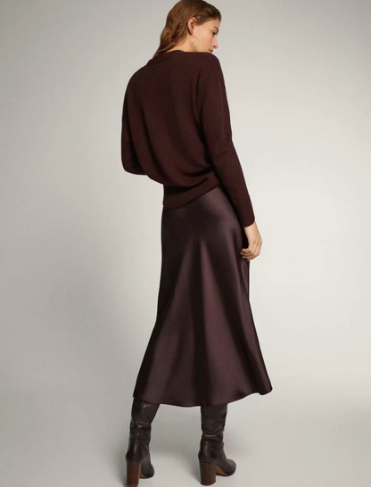 Well Tailored Garment with a Graceful Silhouette