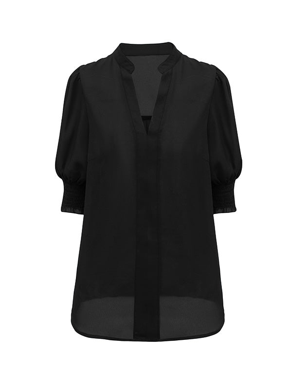 Effortlessly Elegant T-Shirt with a Timeless Design