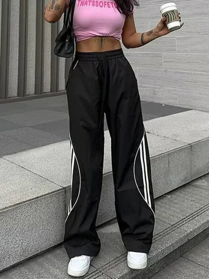 Effortlessly Elegant Pants with a Timeless Design