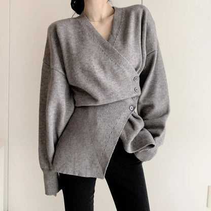 Well Tailored Sweater with a Graceful Silhouette