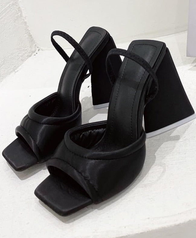 Classic Vintage Heels with a Flattering Fit
