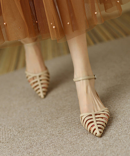 Effortlessly Elegant Sandals with a Timeless Design