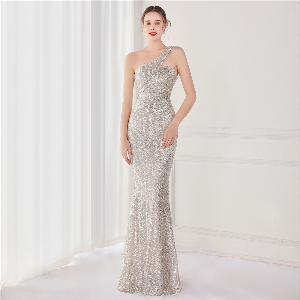 Well Tailored Dress with a Graceful Silhouette