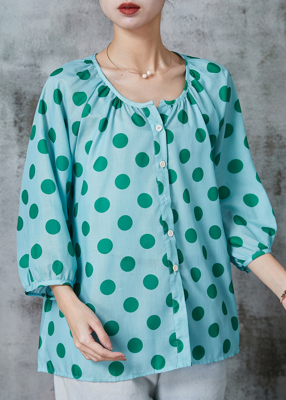 Well Tailored Shirt with a Graceful Silhouette