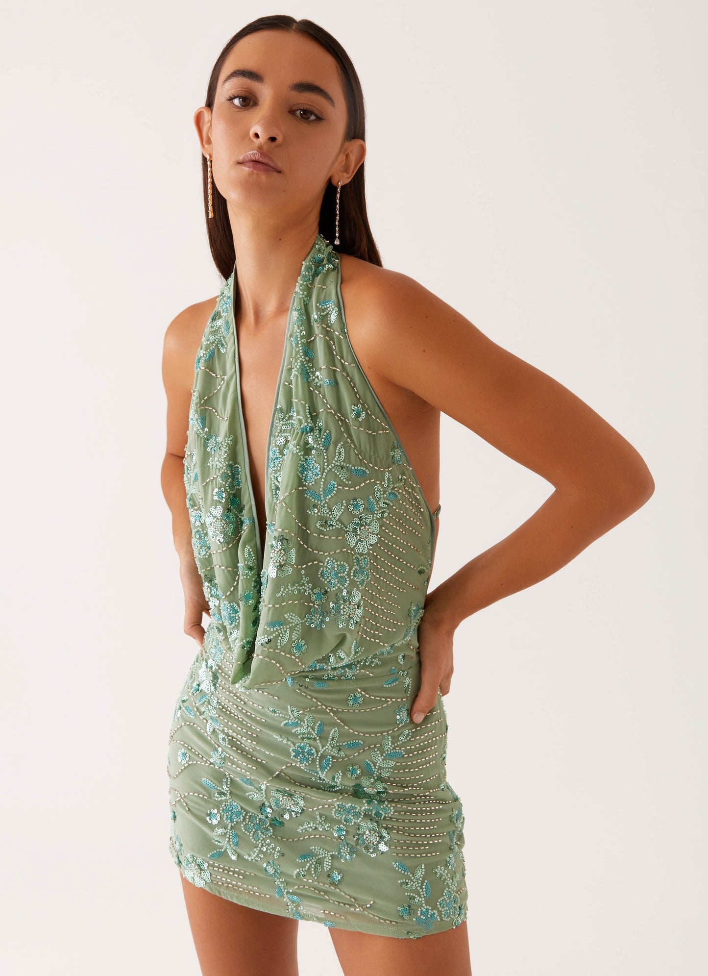 Effortlessly Elegant Dress with a Timeless Design