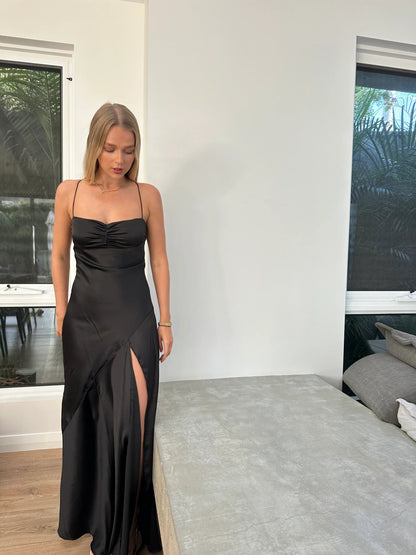 Well Tailored Garment with a Graceful Silhouette