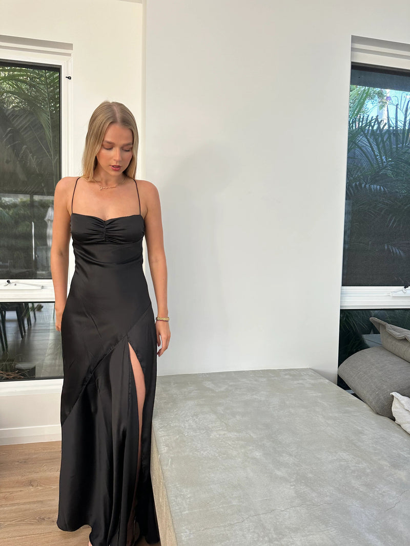 Well Tailored Garment with a Graceful Silhouette