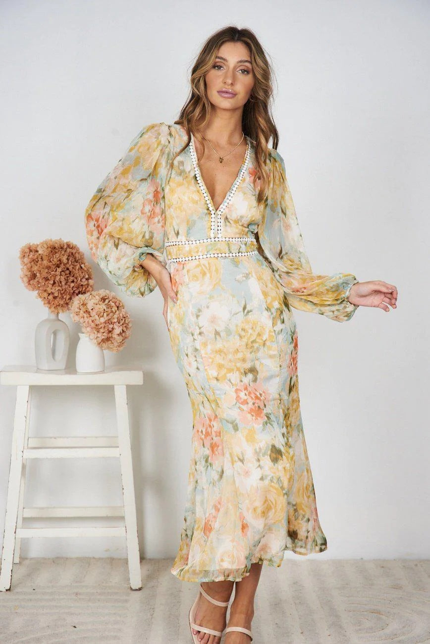 Beautifully Crafted Dress in a Classic Style