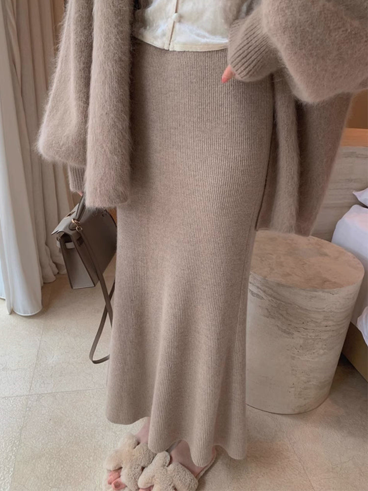 Well Tailored Garment with a Graceful Silhouette