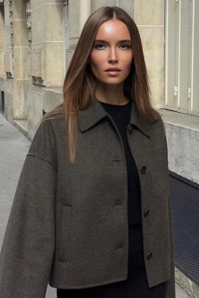 Well Tailored Jacket with a Graceful Silhouette