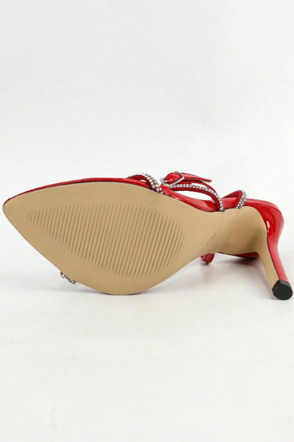 Effortlessly Elegant Heels with a Timeless Design