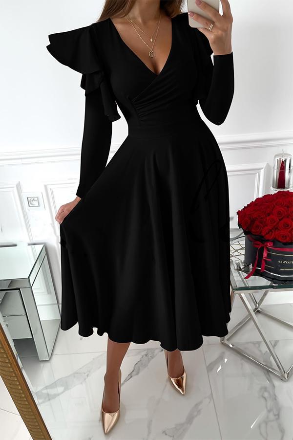 Beautifully Finished Dress in a Timeless Design