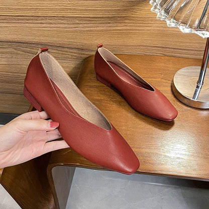 Well Tailored Shoes with a Graceful Silhouette