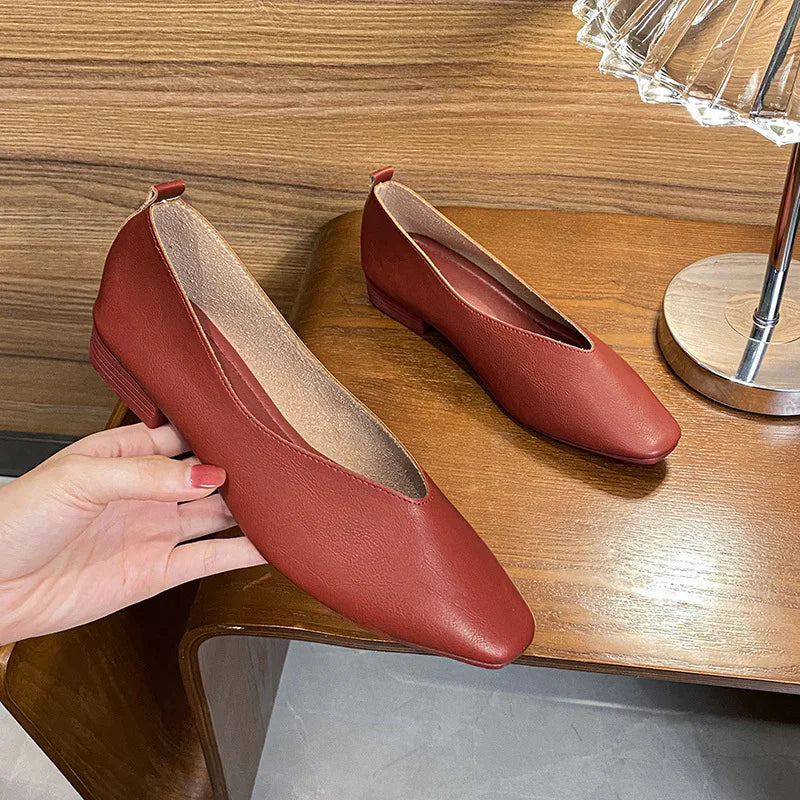 Well Tailored Shoes with a Graceful Silhouette