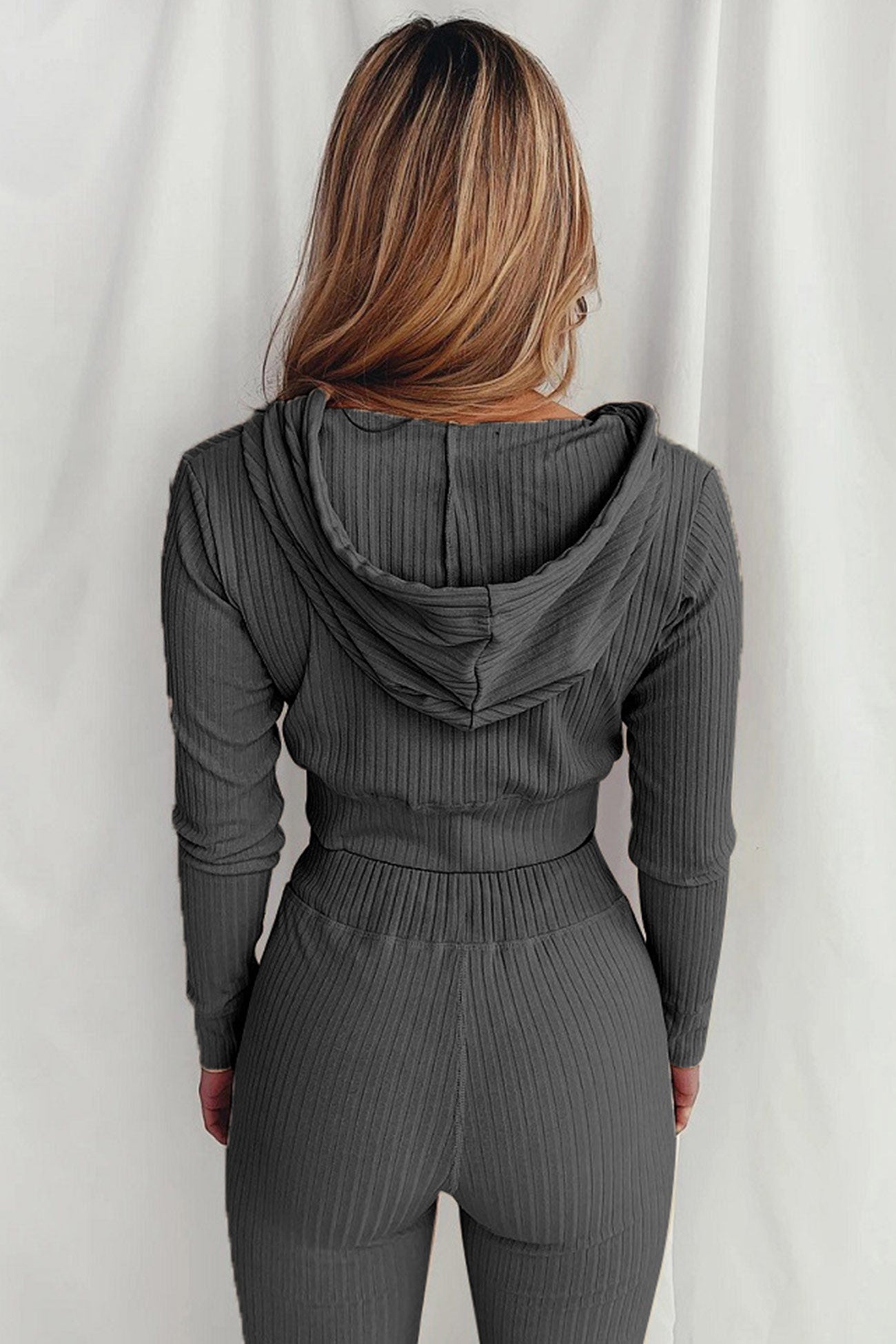 Well Tailored Pants with a Graceful Silhouette