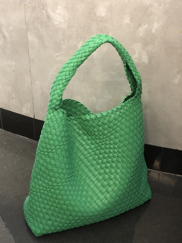 Well Tailored Bag with a Graceful Silhouette