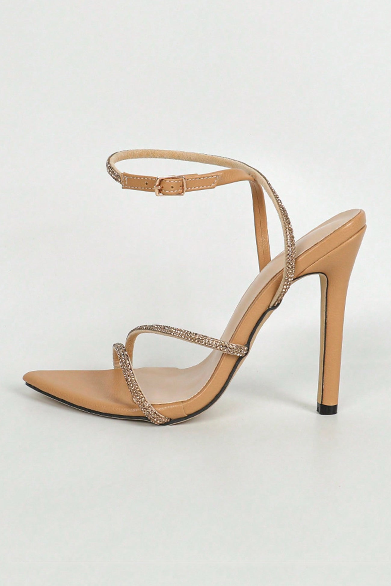 Effortlessly Elegant Heels with a Timeless Design
