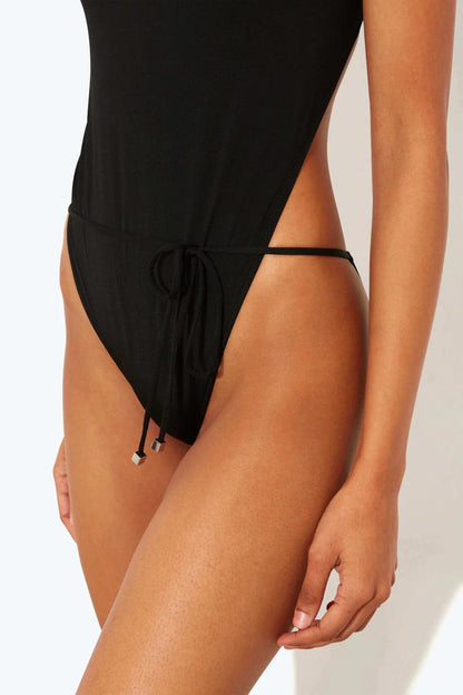 Effortlessly Elegant Swimsuit with a Timeless Design