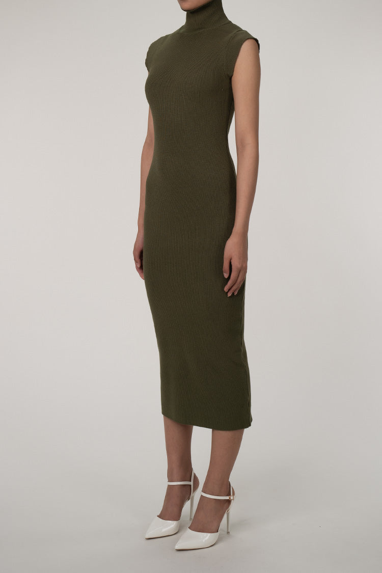 Well Tailored Sweater with a Graceful Silhouette