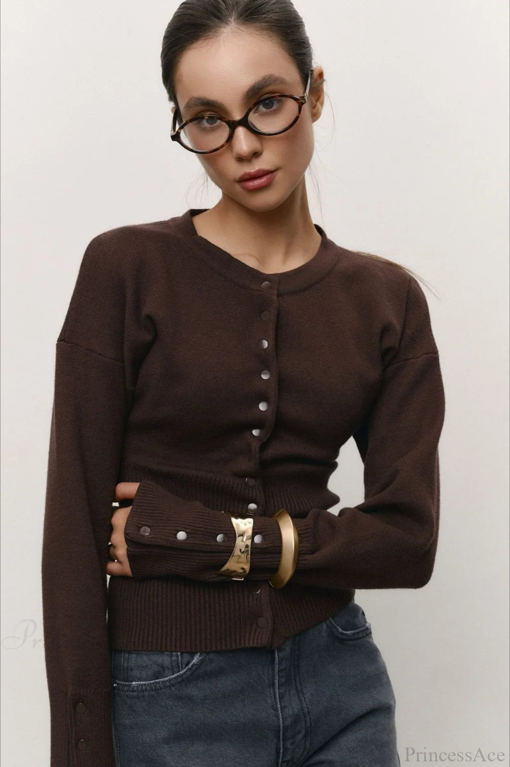 Effortlessly Elegant Cardigan with a Timeless Design