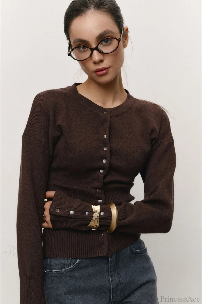 Effortlessly Elegant Cardigan with a Timeless Design