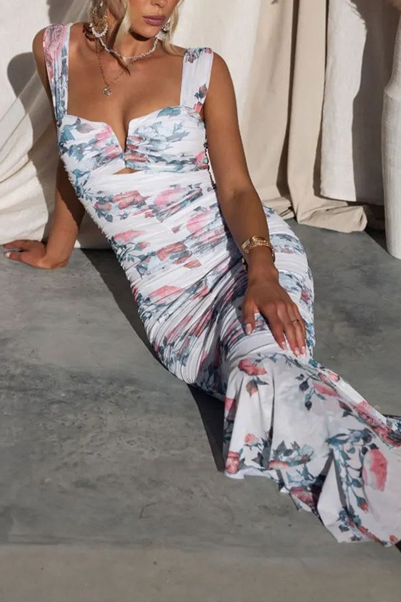 Effortlessly Elegant Dress with a Timeless Design