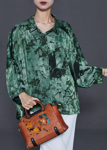 Classic Vintage Shirt with a Flattering Fit