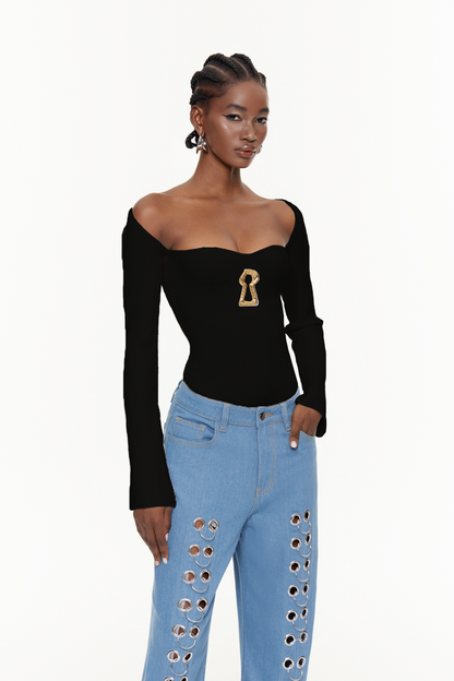 Beautifully Finished Top in a Timeless Design