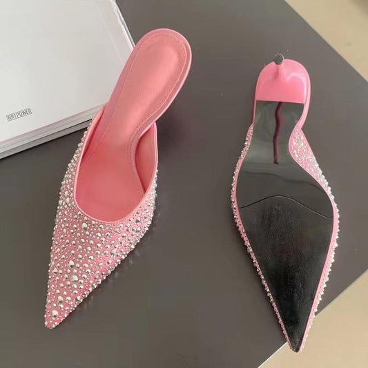 Effortlessly Elegant Heels with a Timeless Design