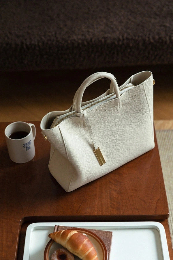 Elegantly Styled Bag for Everyday Wear