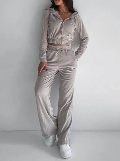Effortlessly Elegant Pants with a Timeless Design