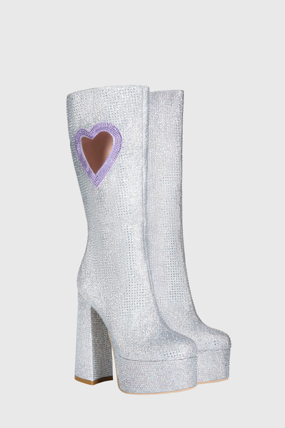 Effortlessly Elegant Boots with a Timeless Design