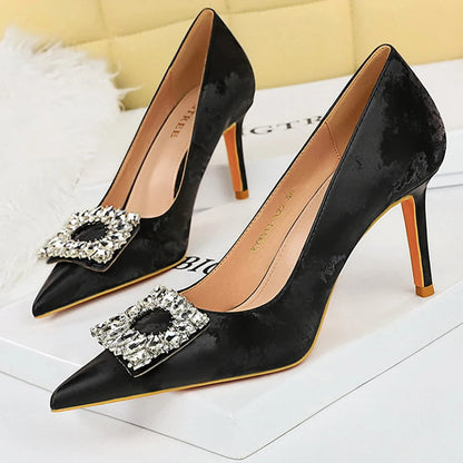 Well Tailored Heels with a Graceful Silhouette