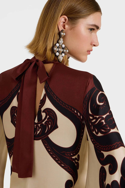 Well Tailored Dress with a Graceful Silhouette