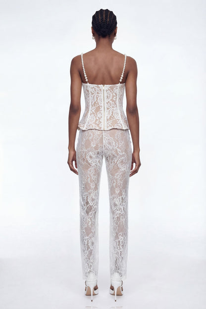 Well Tailored Pants with a Graceful Silhouette