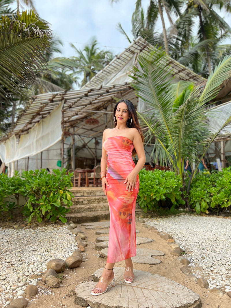 Well Tailored Dress with a Graceful Silhouette