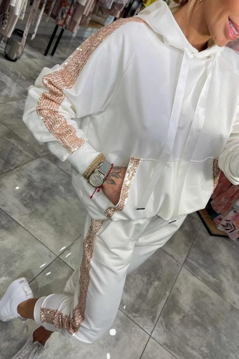Sophisticated Garment with a Clean Classic Look