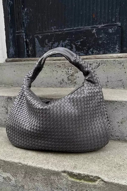 Beautifully Finished Bag in a Timeless Design