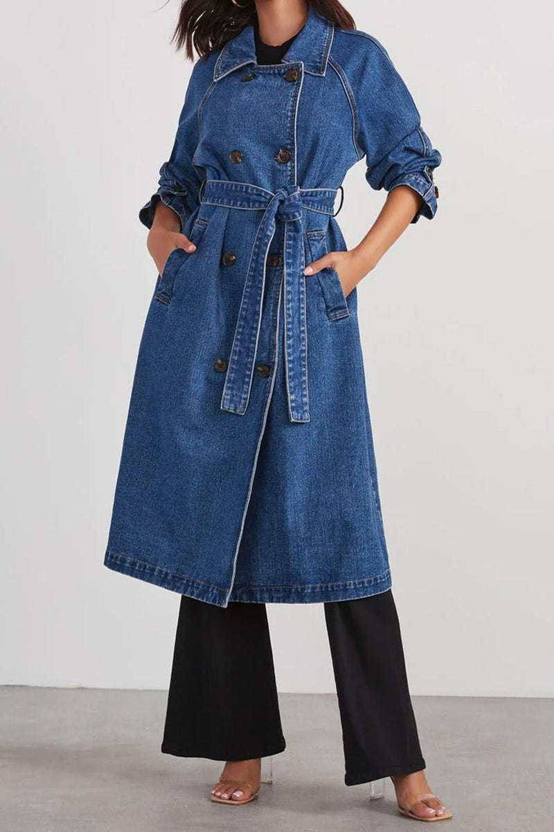 Beautifully Finished Coat in a Timeless Design