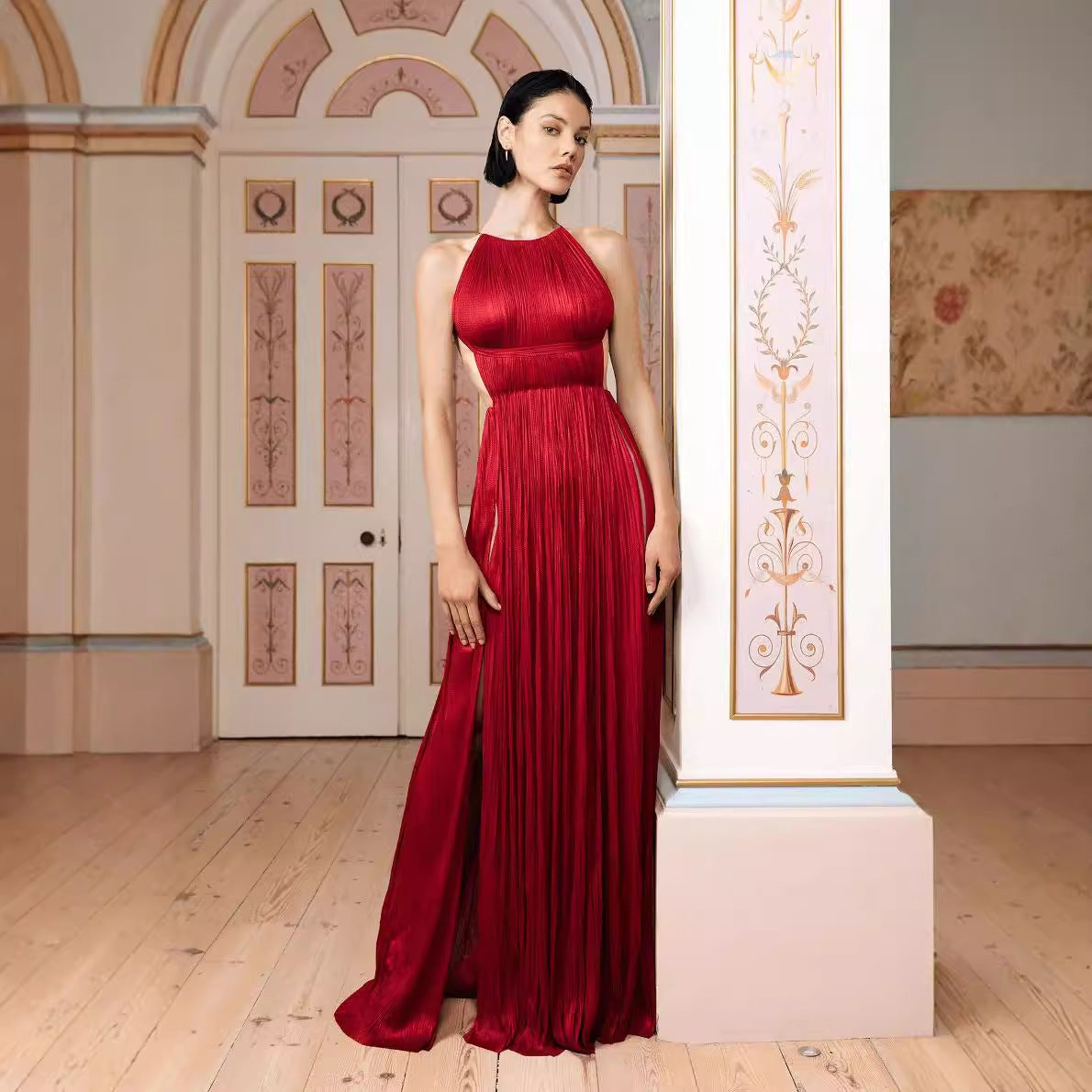 Beautifully Finished Dress in a Timeless Design