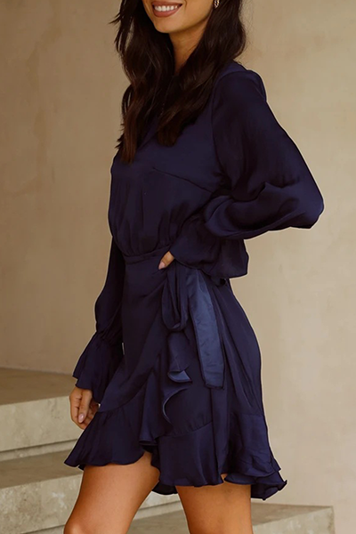 Beautifully Finished Dress in a Timeless Design