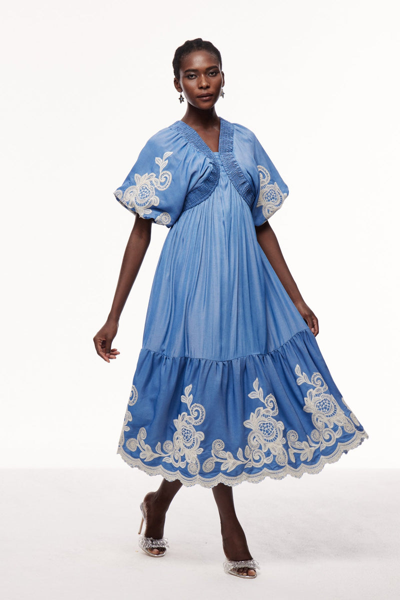 Beautifully Finished Dress in a Timeless Design