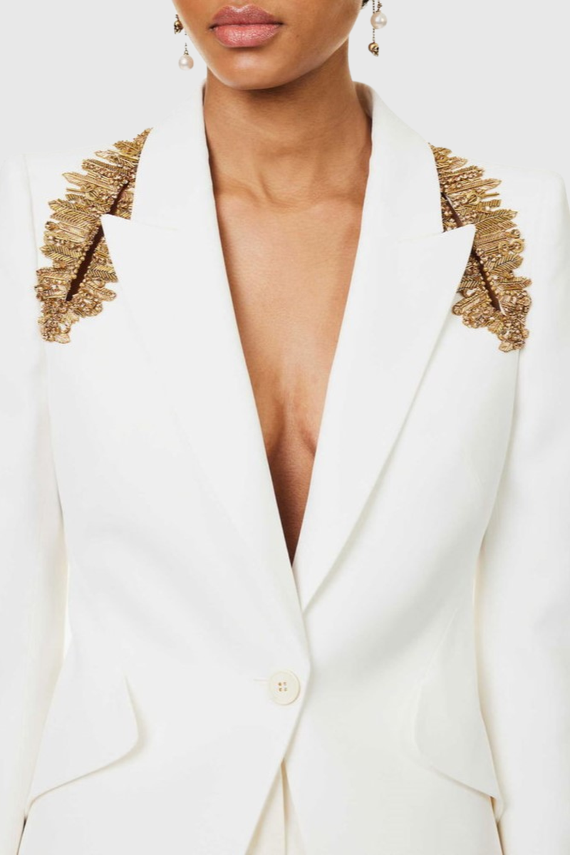 Well Tailored Pants with a Graceful Silhouette