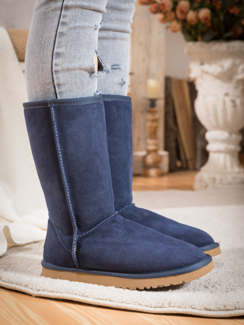 Well Tailored Boots with a Graceful Silhouette
