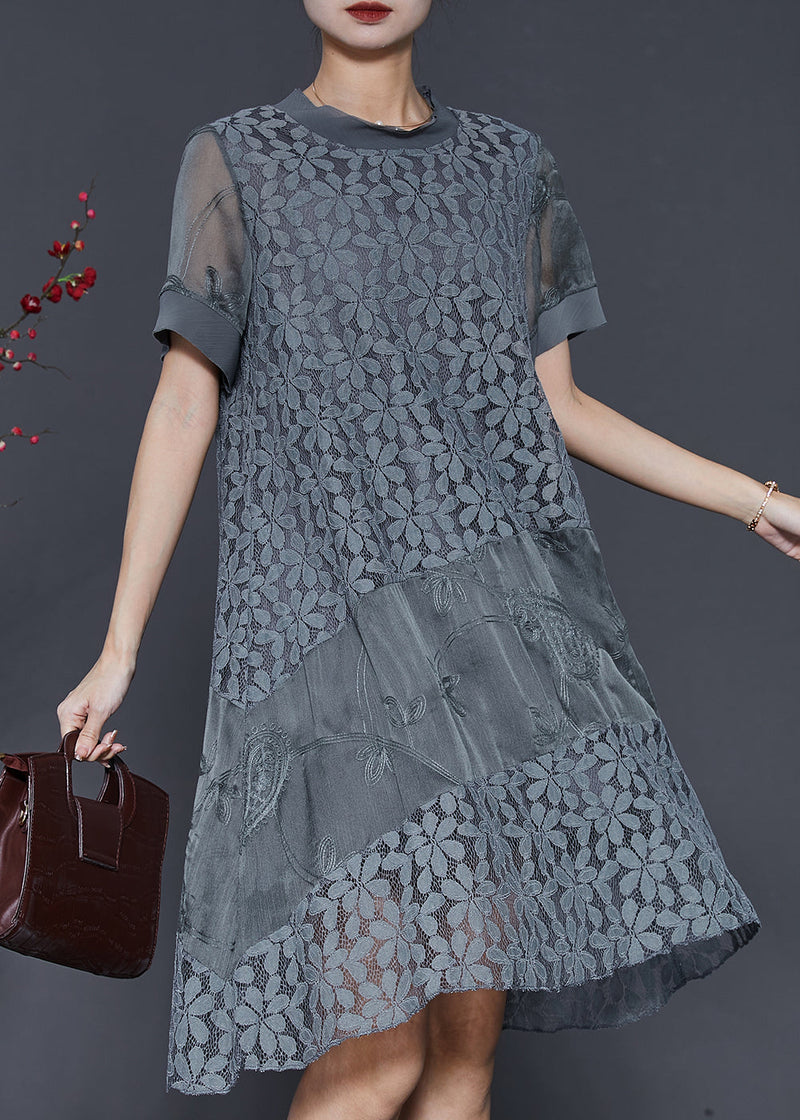 Beautifully Finished Dress in a Timeless Design