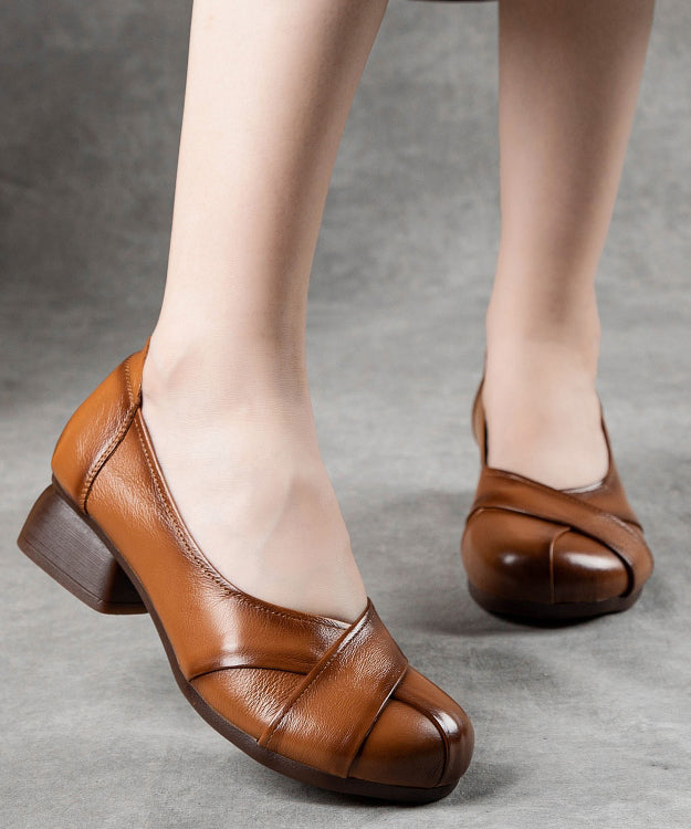 Effortlessly Elegant Shoes with a Timeless Design