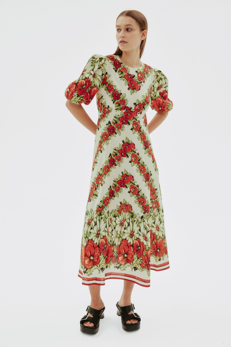 Effortlessly Elegant Dress with a Timeless Design