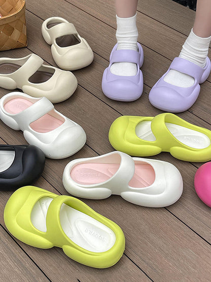 Effortlessly Elegant Sandals with a Timeless Design