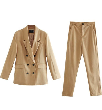 Well Tailored Pants with a Graceful Silhouette