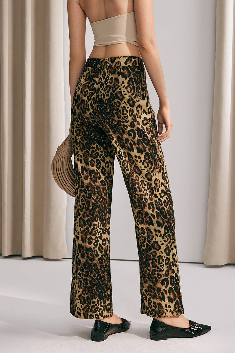 Effortlessly Elegant Pants with a Timeless Design
